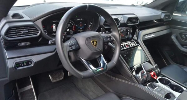 Lamborghini Urus - Image 2